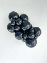 Load image into Gallery viewer, 10078 Tuftex Black 11&quot; Round (100ct)
