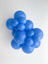 Load image into Gallery viewer, 10003 Tuftex Blue 11&quot; Round (100ct)
