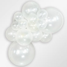 Load image into Gallery viewer, 55011 Crystal Clear 18&quot; Round (25ct)
