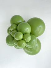 Load image into Gallery viewer, 17081 Tuftex Fiona 17&quot; Round (50ct)
