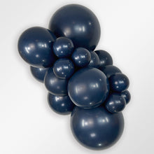 Load image into Gallery viewer, 152875 Fashion Navy 18&quot; Round (25ct)
