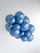 Load image into Gallery viewer, 10051 Tuftex Metallic Midnight Blue 11&quot; Round (100ct)
