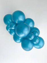 Load image into Gallery viewer, 10057 Tuftex Metallic Teal 11&quot; Round (100ct)
