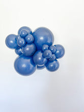 Load image into Gallery viewer, 10076 Tuftex Navy 11&quot; Round (100ct)
