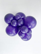 Load image into Gallery viewer, 10079 Tuftex Plum Purple 11&quot; Round (100ct)
