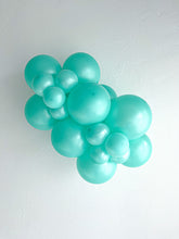 Load image into Gallery viewer, 10047 Tuftex Pearl Seafoam 11&quot; Round (100ct)
