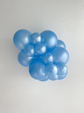 Load image into Gallery viewer, 10034 Tuftex Pearl Sky Blue 11&quot; Round (100ct)

