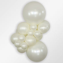 Load image into Gallery viewer, 415291 Silk Oyster White 24&quot; Round (10ct)
